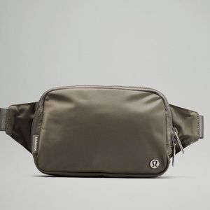 Lululemon Large Grey Sage Everywhere Bag